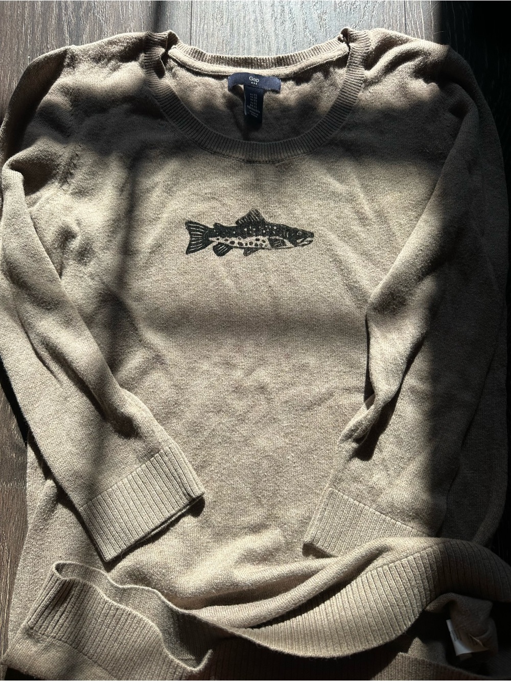 Gap women’s tan Fish-Print Crew Neck Sweater